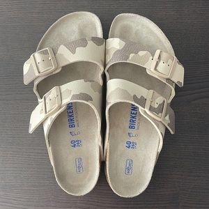 Arizona Desert Soil Grey 40R with soft footbed